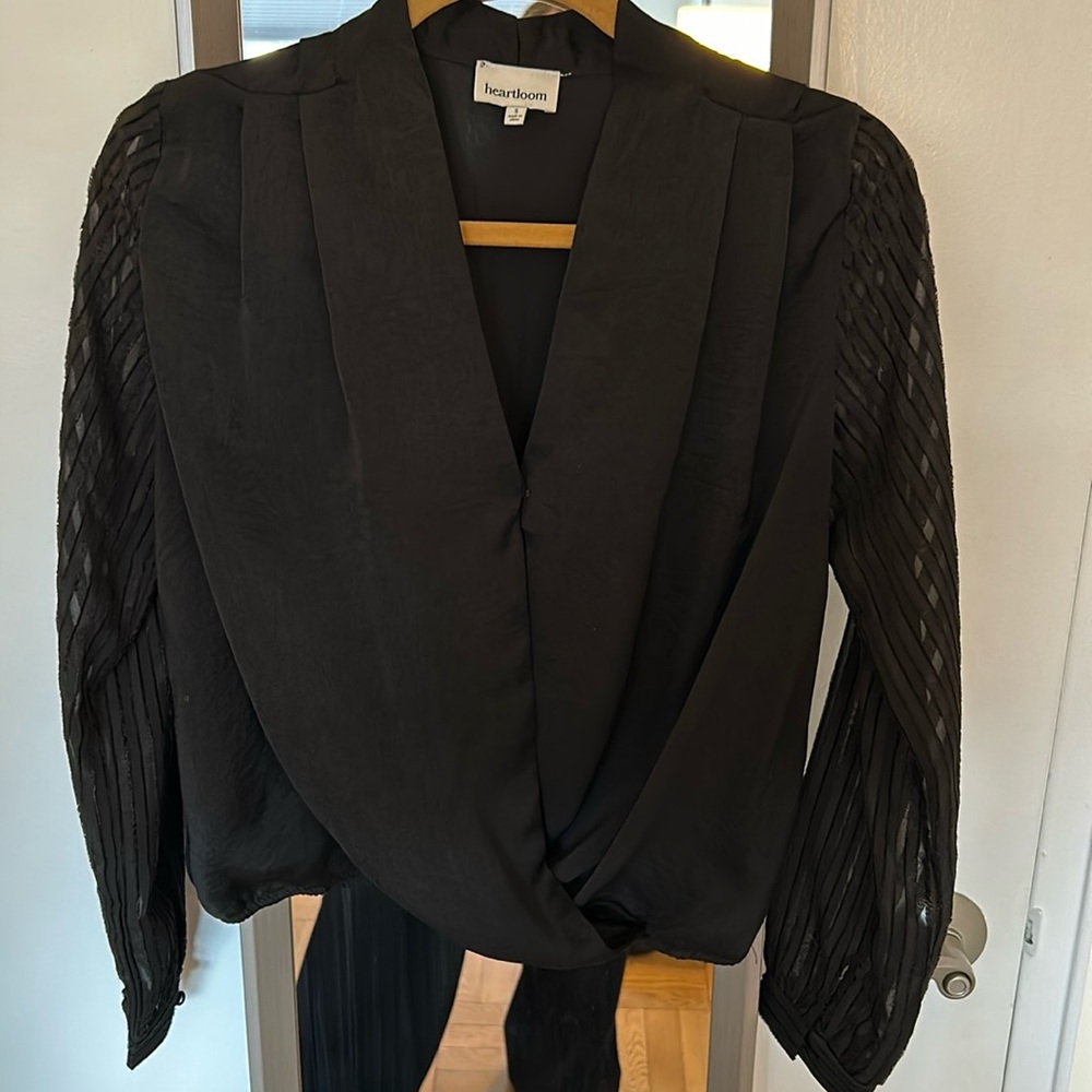 Black blouse with sheet sleeves